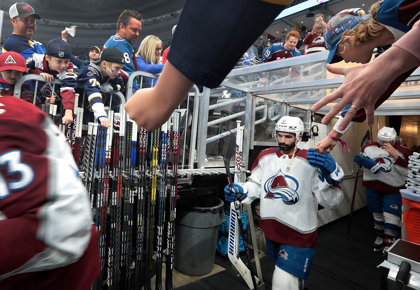 Blues host Avalanche in Game 4